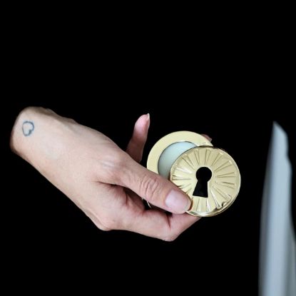 ēma Secret · Refillable Metal Compact 